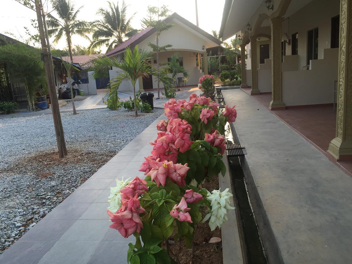 Dhania Cenang Beach Motel Pantai Cenang  Eksteriør bilde